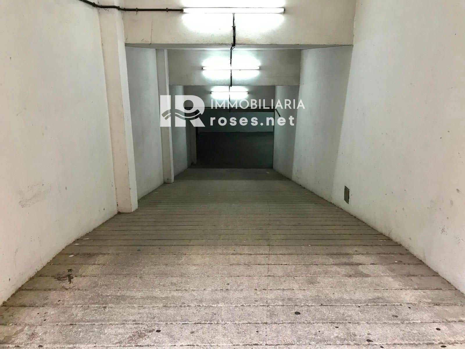 Garage til salg i Roses - € 45.000 (Ref: 8703041)