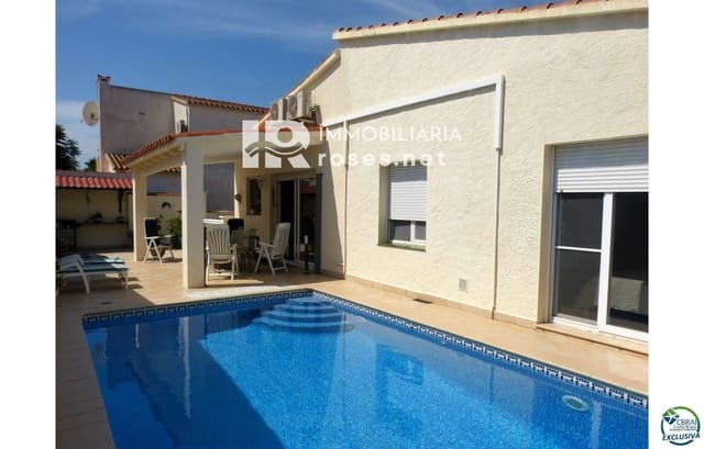 Chalet de 3 habitaciones en Empuriabrava, Castelló d'Empúries en venta con piscina - 490.000 € (Ref: 8869976)