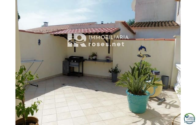 Chalet de 3 habitaciones en Empuriabrava, Castelló d'Empúries en venta con piscina - 490.000 € (Ref: 8869976)