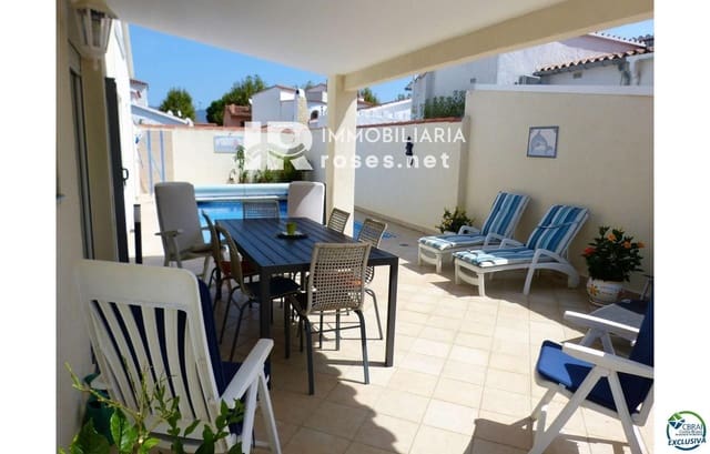 Chalet de 3 habitaciones en Empuriabrava, Castelló d'Empúries en venta con piscina - 490.000 € (Ref: 8869976)