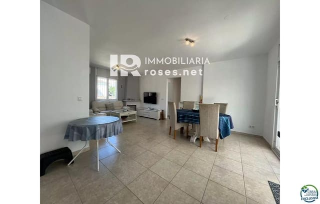 Chalet de 3 habitaciones en Empuriabrava, Castelló d'Empúries en venta con piscina - 490.000 € (Ref: 8869976)