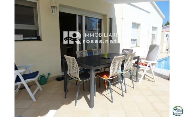 Chalet de 3 habitaciones en Empuriabrava, Castelló d'Empúries en venta con piscina - 490.000 € (Ref: 8869976)