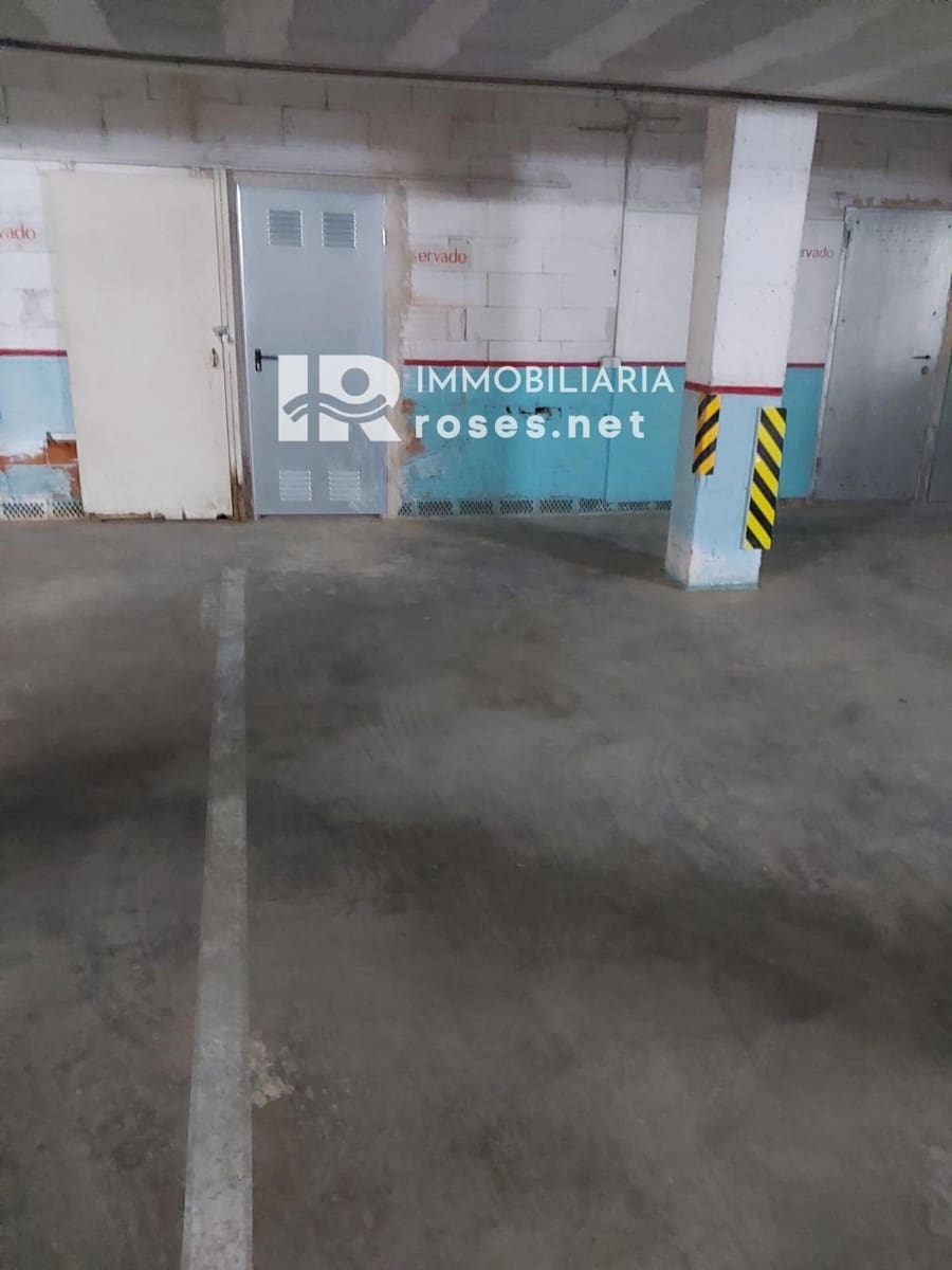 Erhverv til salg i Empuriabrava med garage - € 145.000 (Ref: 8880340)