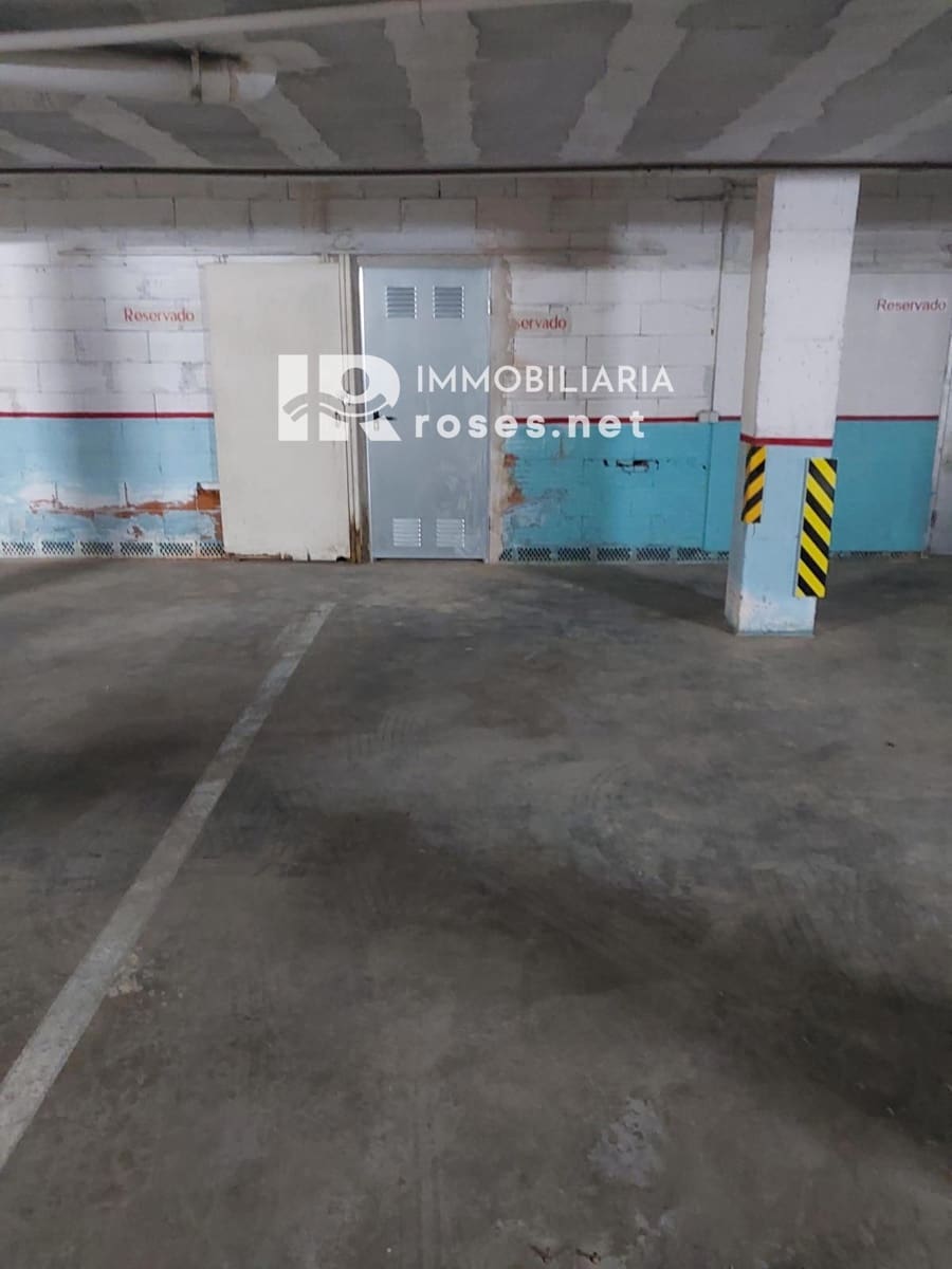 Erhverv til salg i Empuriabrava med garage - € 145.000 (Ref: 8880340)