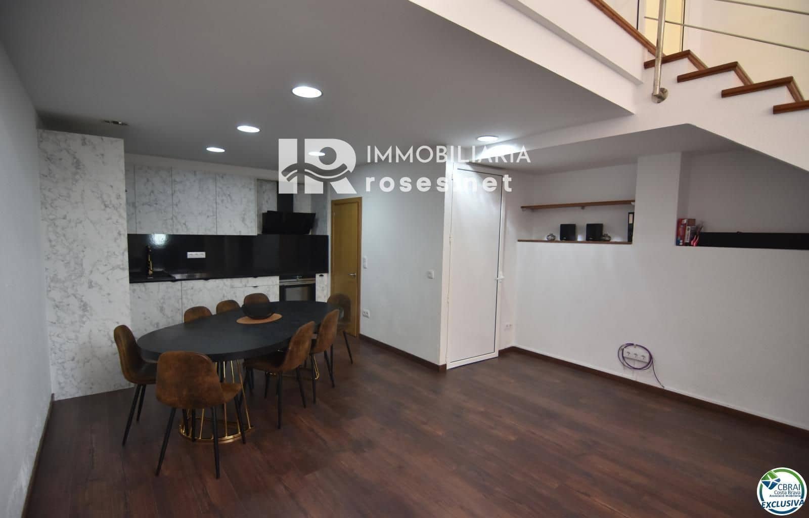 Erhverv til salg i Empuriabrava med garage - € 145.000 (Ref: 8880340)