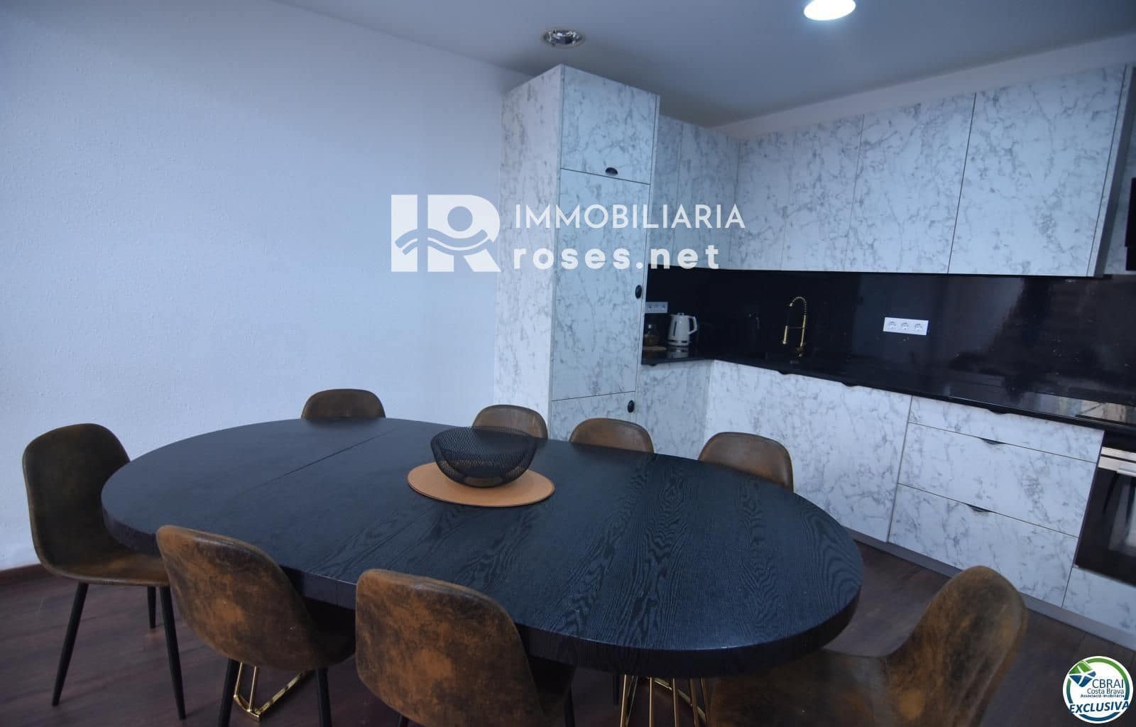 Erhverv til salg i Empuriabrava med garage - € 145.000 (Ref: 8880340)