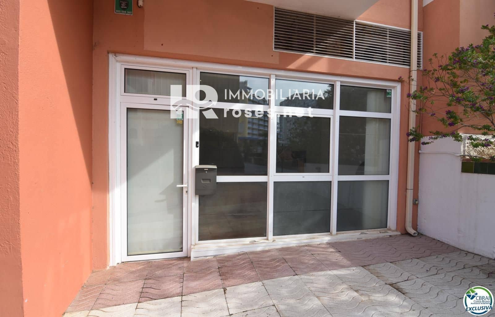 Erhverv til salg i Empuriabrava med garage - € 145.000 (Ref: 8880340)