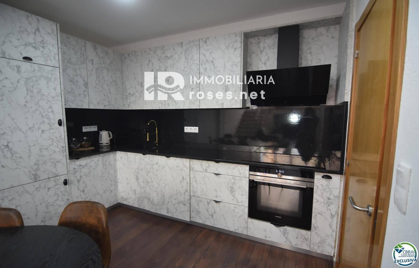 Erhverv til salg i Empuriabrava med garage - € 145.000 (Ref: 8880340)