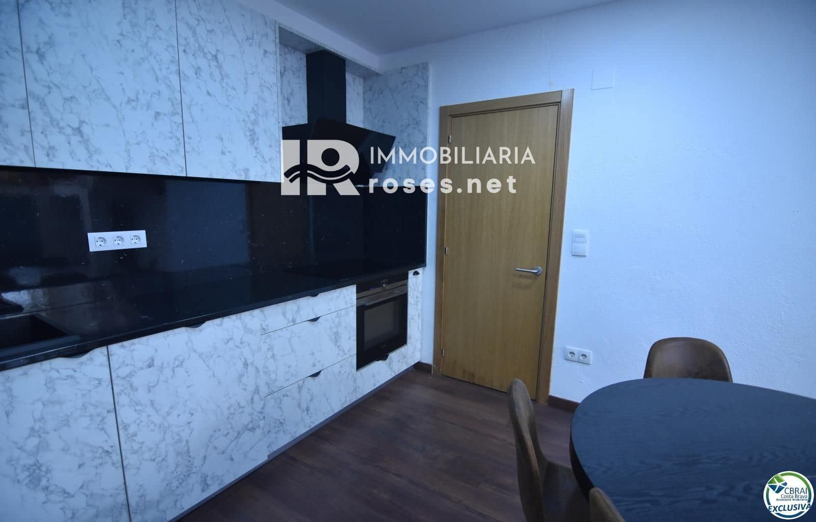 Erhverv til salg i Empuriabrava med garage - € 145.000 (Ref: 8880340)