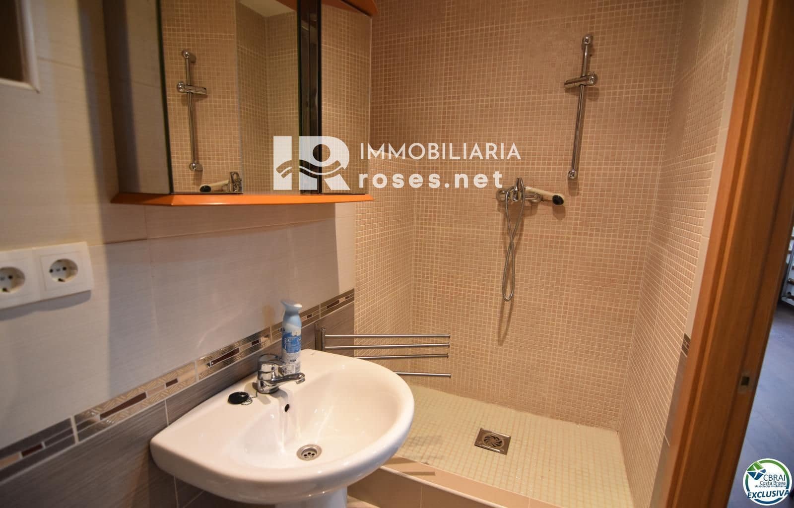 Erhverv til salg i Empuriabrava med garage - € 145.000 (Ref: 8880340)