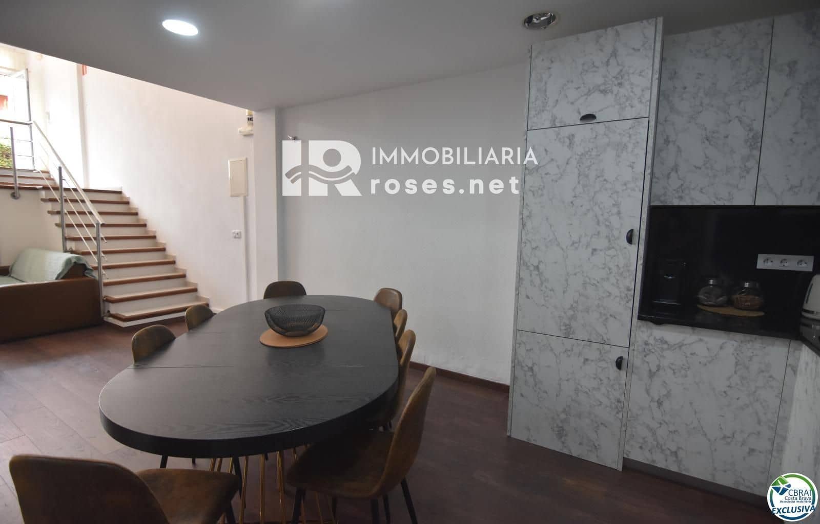 Erhverv til salg i Empuriabrava med garage - € 145.000 (Ref: 8880340)