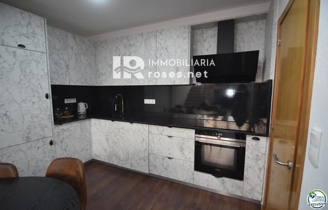 Erhverv til salg i Empuriabrava, Castelló d'Empúries med garage - € 145.000 (Ref: 8880340)