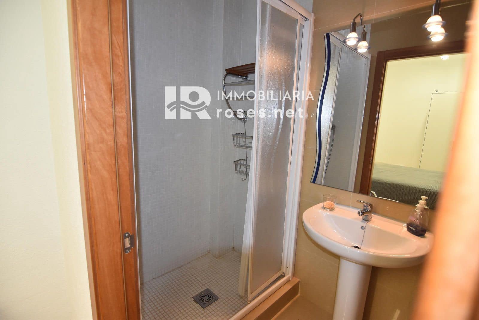 Erhverv til salg i Empuriabrava med garage - € 145.000 (Ref: 8880340)