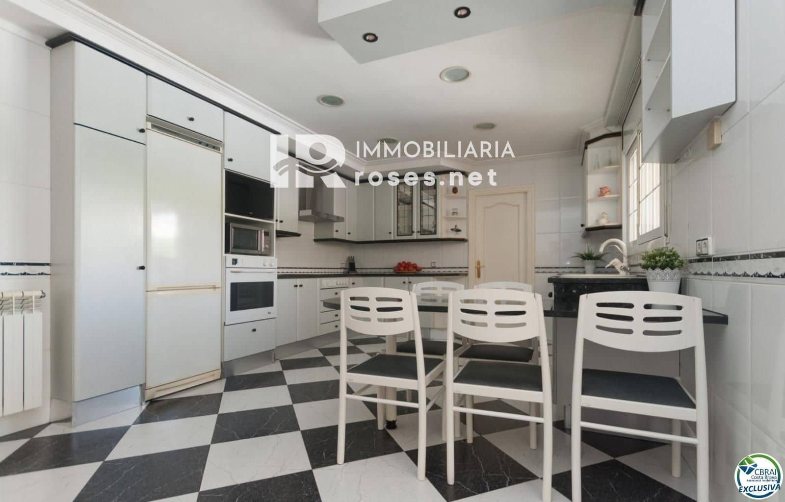 4 sypialnia Willa na sprzedaż w Roses z basenem garażem - 598 000 € (Ref: 8884816)