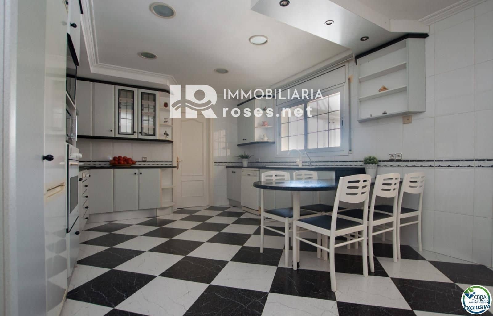 4 sypialnia Willa na sprzedaż w Roses z basenem garażem - 598 000 € (Ref: 8884816)