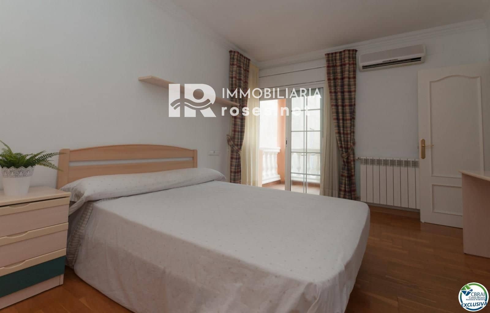 4 sypialnia Willa na sprzedaż w Roses z basenem garażem - 598 000 € (Ref: 8884816)