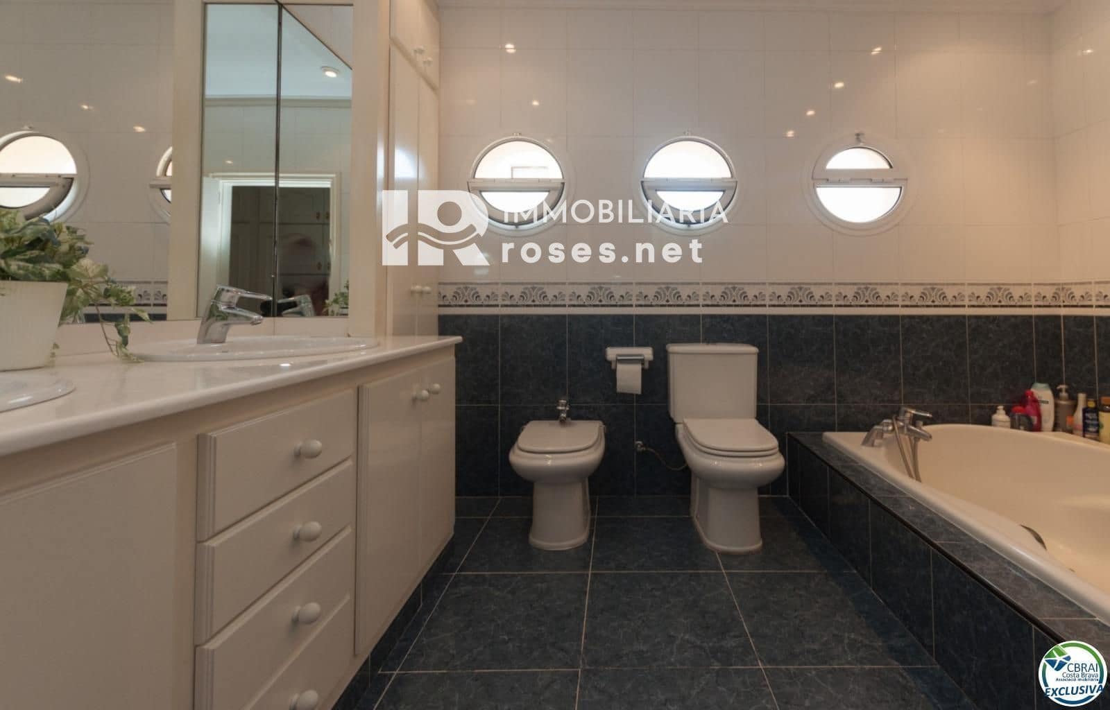 4 sypialnia Willa na sprzedaż w Roses z basenem garażem - 598 000 € (Ref: 8884816)