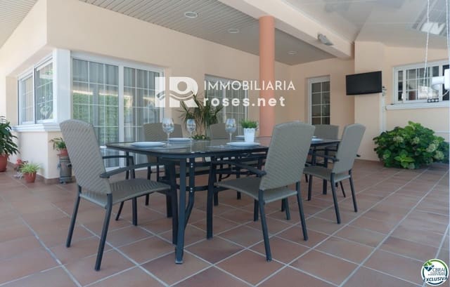 4 sypialnia Willa na sprzedaż w Roses z basenem garażem - 598 000 € (Ref: 8884816)