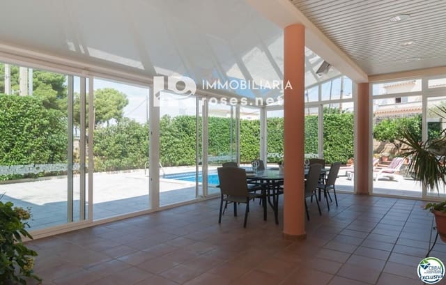 4 sypialnia Willa na sprzedaż w Roses z basenem garażem - 598 000 € (Ref: 8884816)