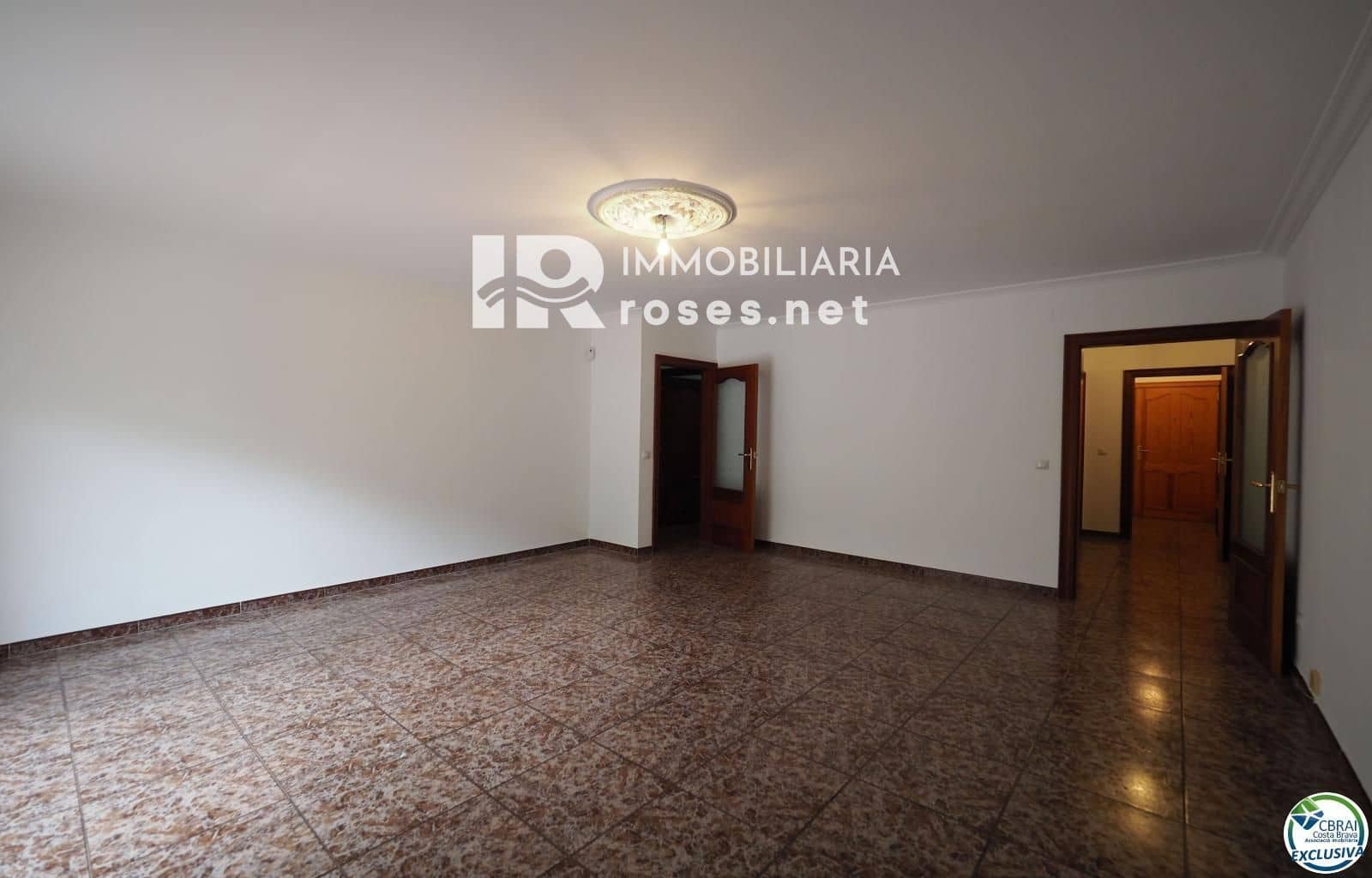 3 slaapkamer Flat te koop in Roses - € 199.000 (Ref: 8884817)