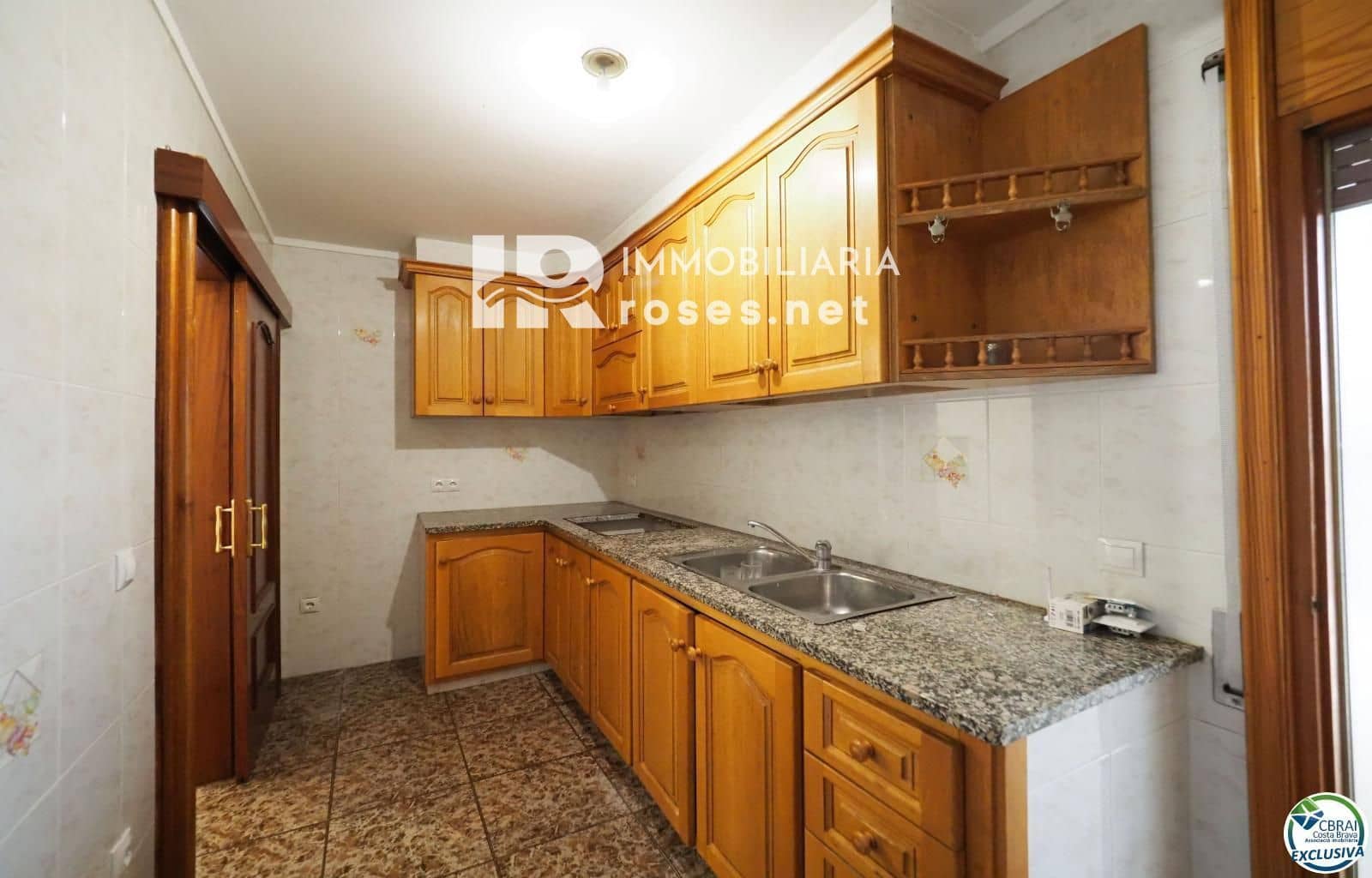 3 slaapkamer Flat te koop in Roses - € 199.000 (Ref: 8884817)