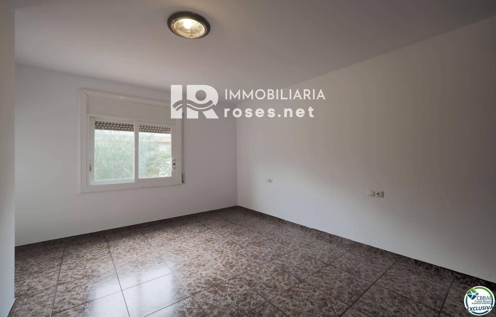 3 slaapkamer Flat te koop in Roses - € 199.000 (Ref: 8884817)