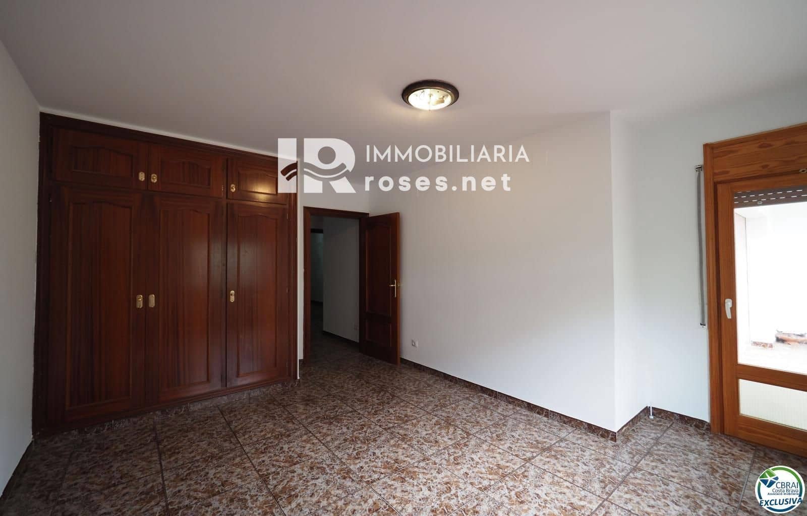 3 slaapkamer Flat te koop in Roses - € 199.000 (Ref: 8884817)