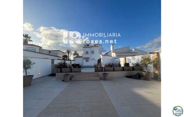 4 bedroom Villa for sale in Empuriabrava, Castelló d'Empúries with pool garage - € 799,000 (Ref: 8900623)