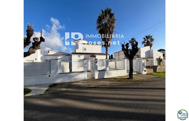 4 bedroom Villa for sale in Empuriabrava, Castelló d'Empúries with pool garage - € 799,000 (Ref: 8900623)