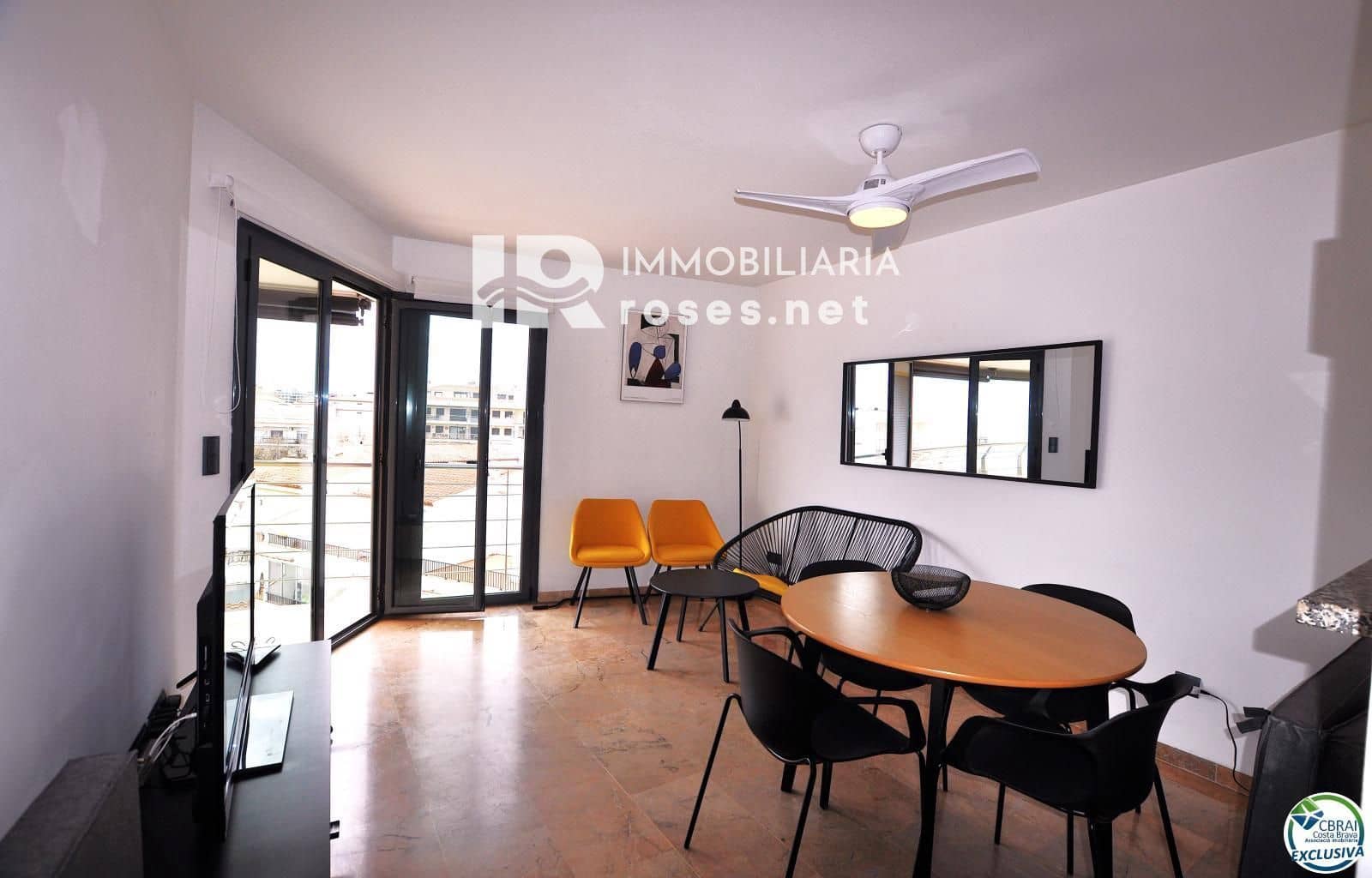 2 slaapkamer Flat te koop in Roses met zwembad - € 570.000 (Ref: 8905802)