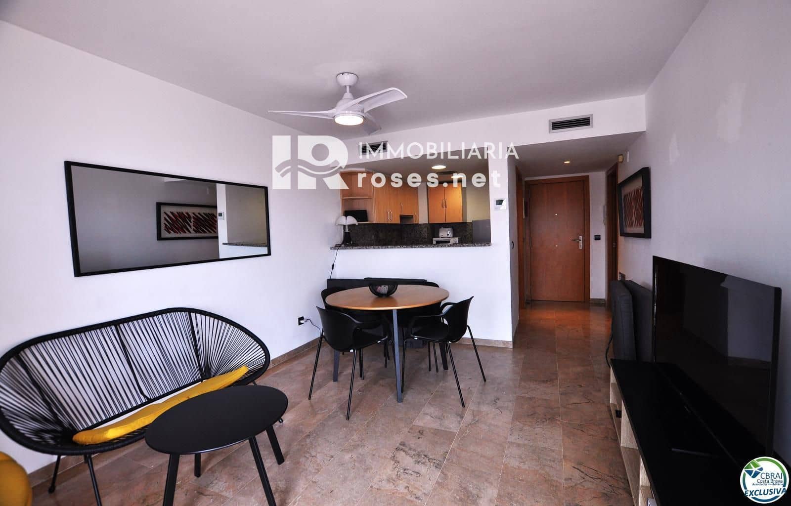 2 slaapkamer Flat te koop in Roses met zwembad - € 570.000 (Ref: 8905802)