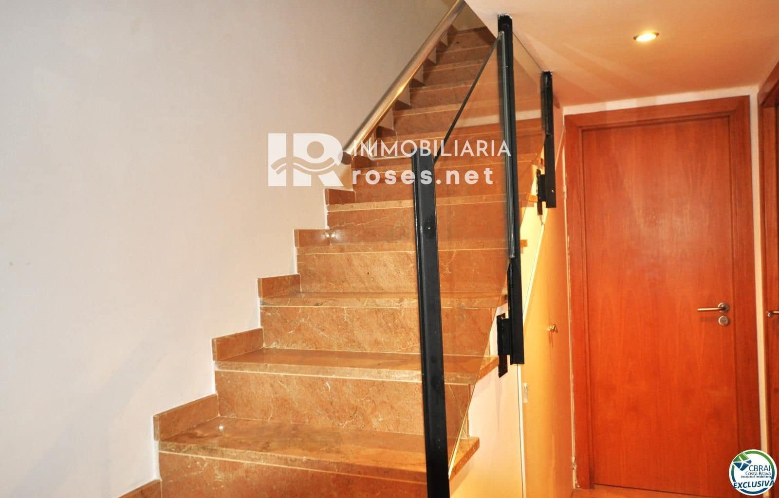 2 slaapkamer Flat te koop in Roses met zwembad - € 570.000 (Ref: 8905802)