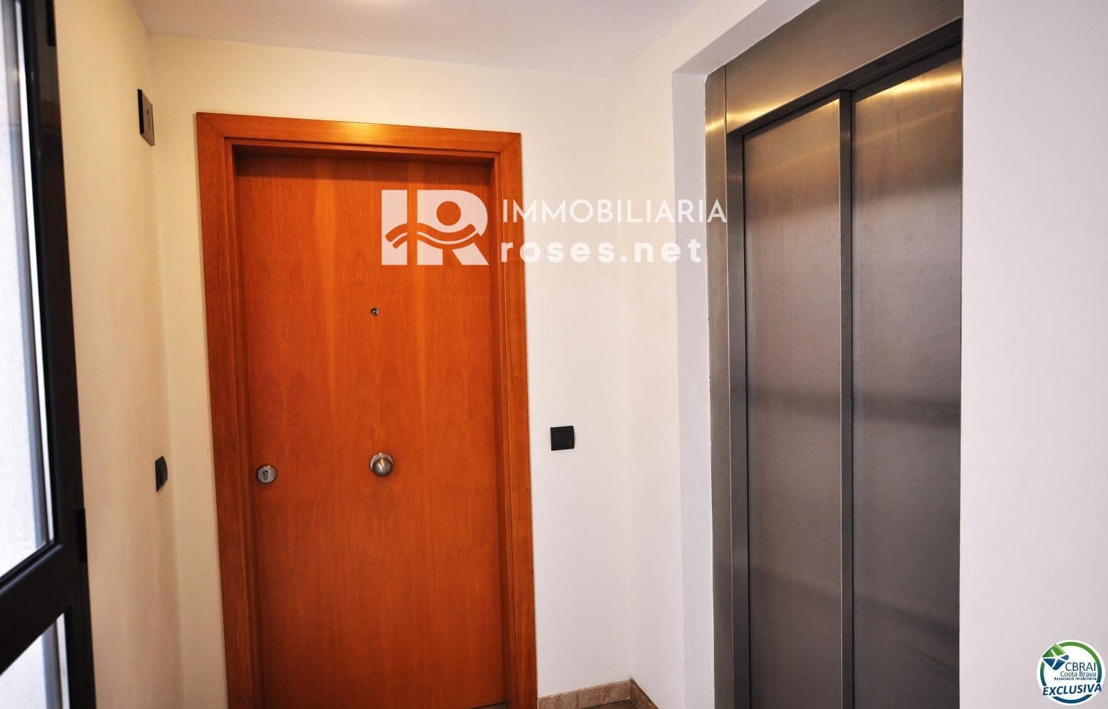 2 slaapkamer Flat te koop in Roses met zwembad - € 570.000 (Ref: 8905802)