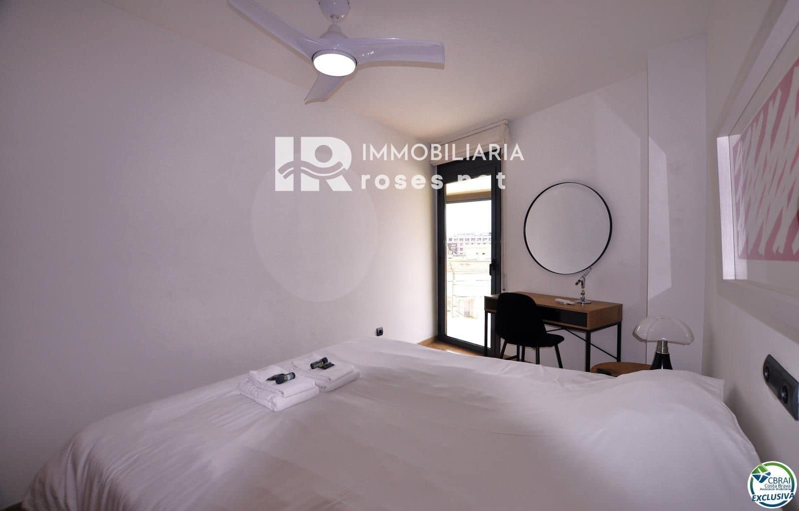 2 slaapkamer Flat te koop in Roses met zwembad - € 570.000 (Ref: 8905802)