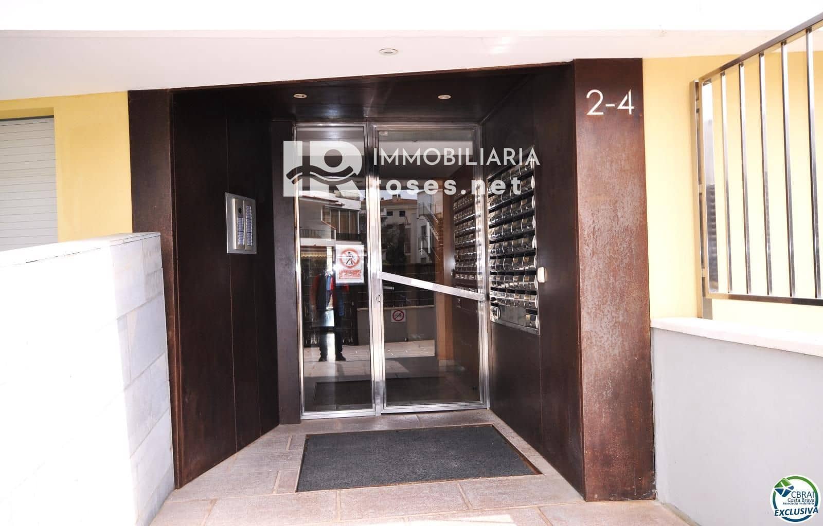 2 slaapkamer Flat te koop in Roses met zwembad - € 570.000 (Ref: 8905802)