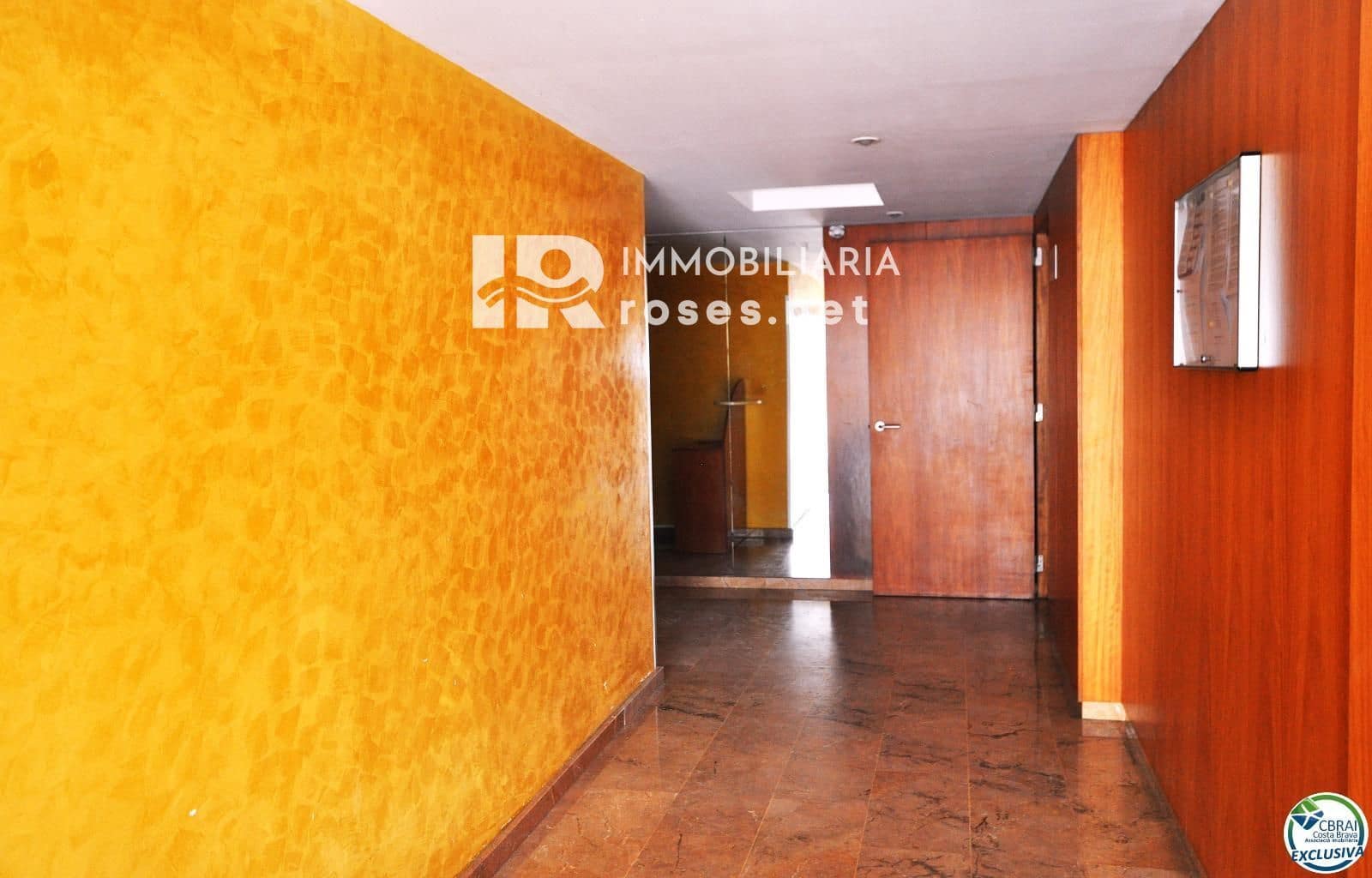 2 slaapkamer Flat te koop in Roses met zwembad - € 570.000 (Ref: 8905802)