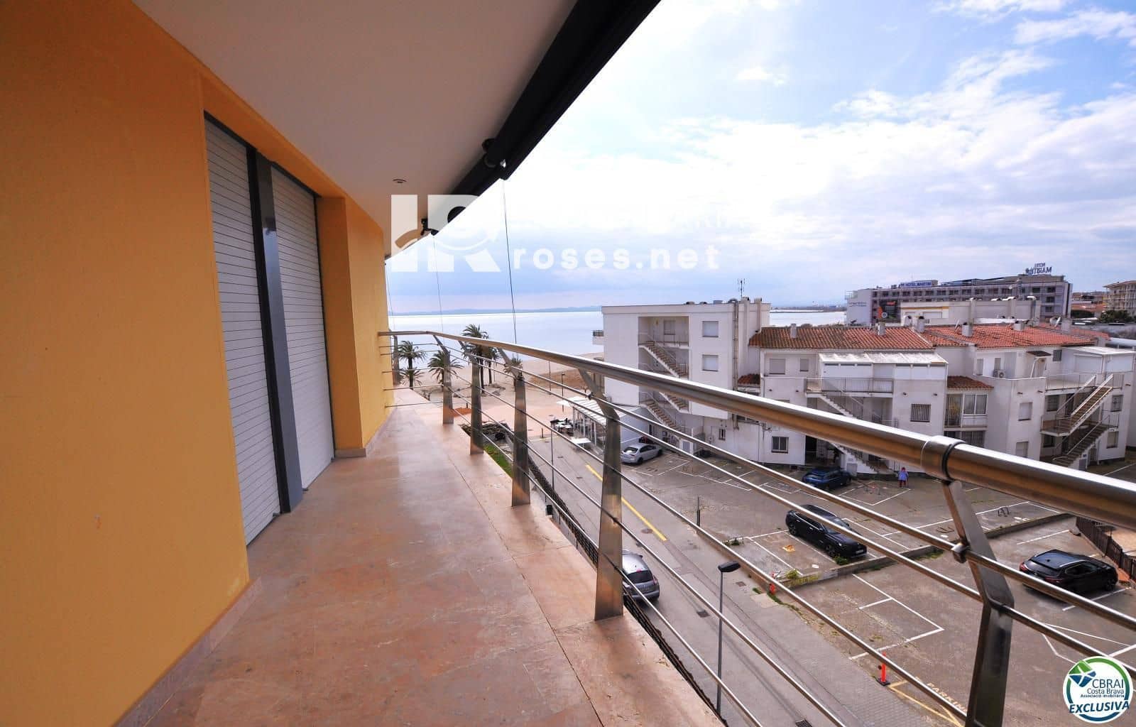 2 slaapkamer Flat te koop in Roses met zwembad - € 570.000 (Ref: 8905802)