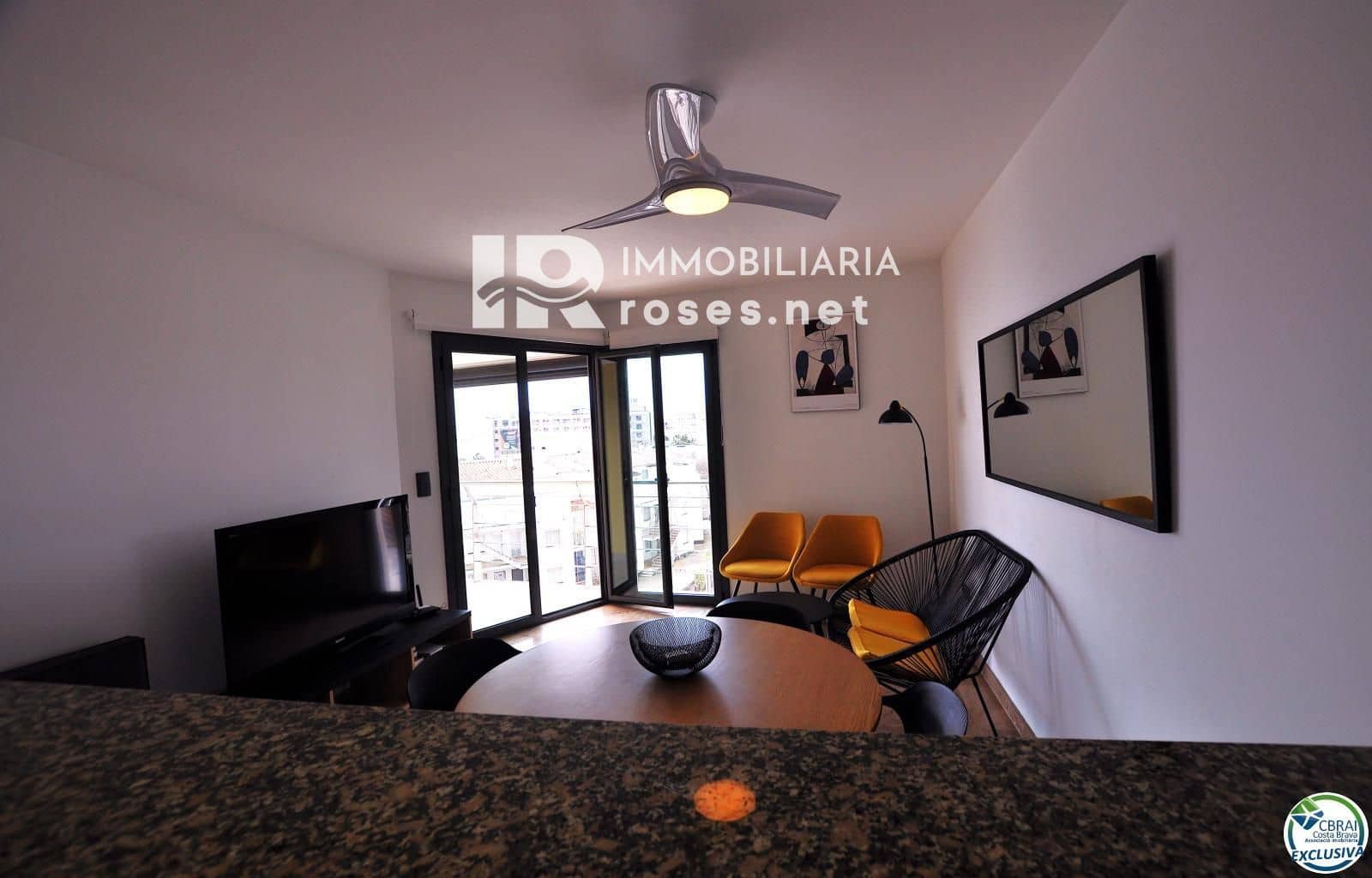 2 slaapkamer Flat te koop in Roses met zwembad - € 570.000 (Ref: 8905802)