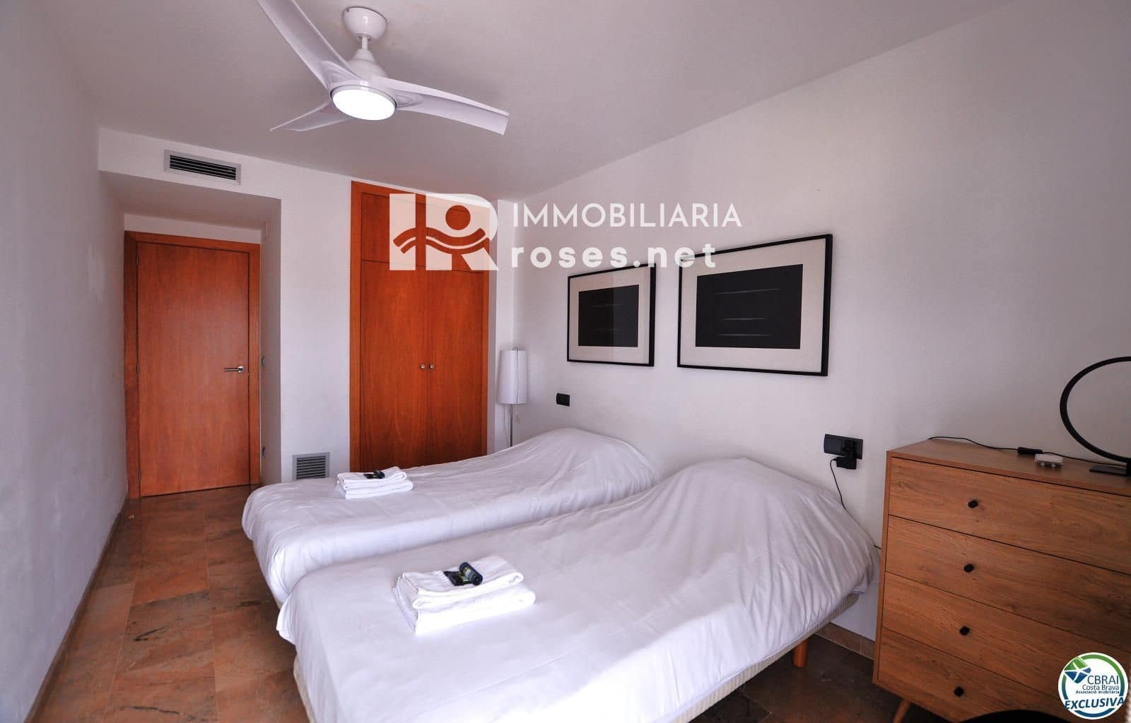 2 slaapkamer Flat te koop in Roses met zwembad - € 570.000 (Ref: 8905802)