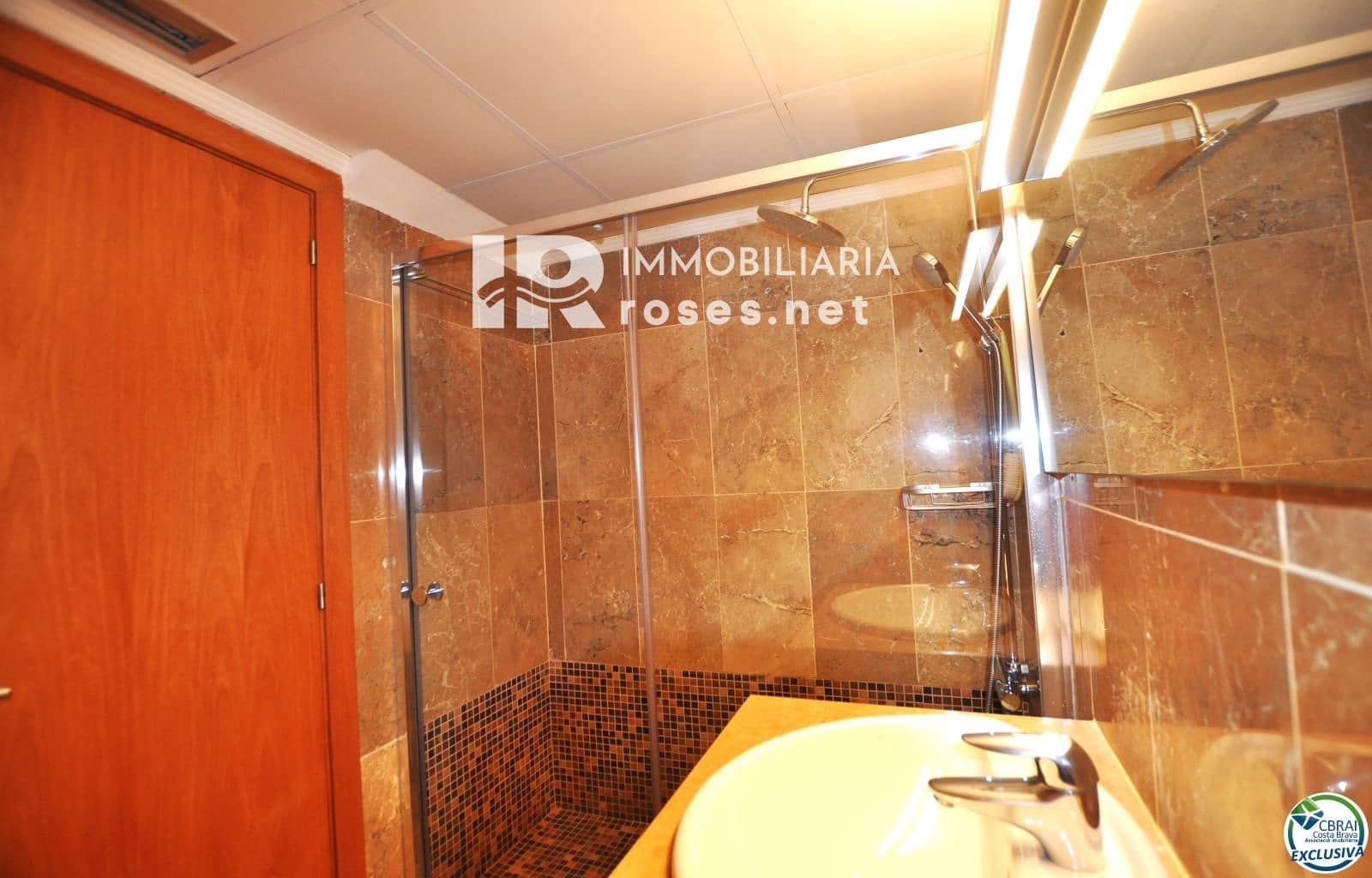 2 slaapkamer Flat te koop in Roses met zwembad - € 570.000 (Ref: 8905802)