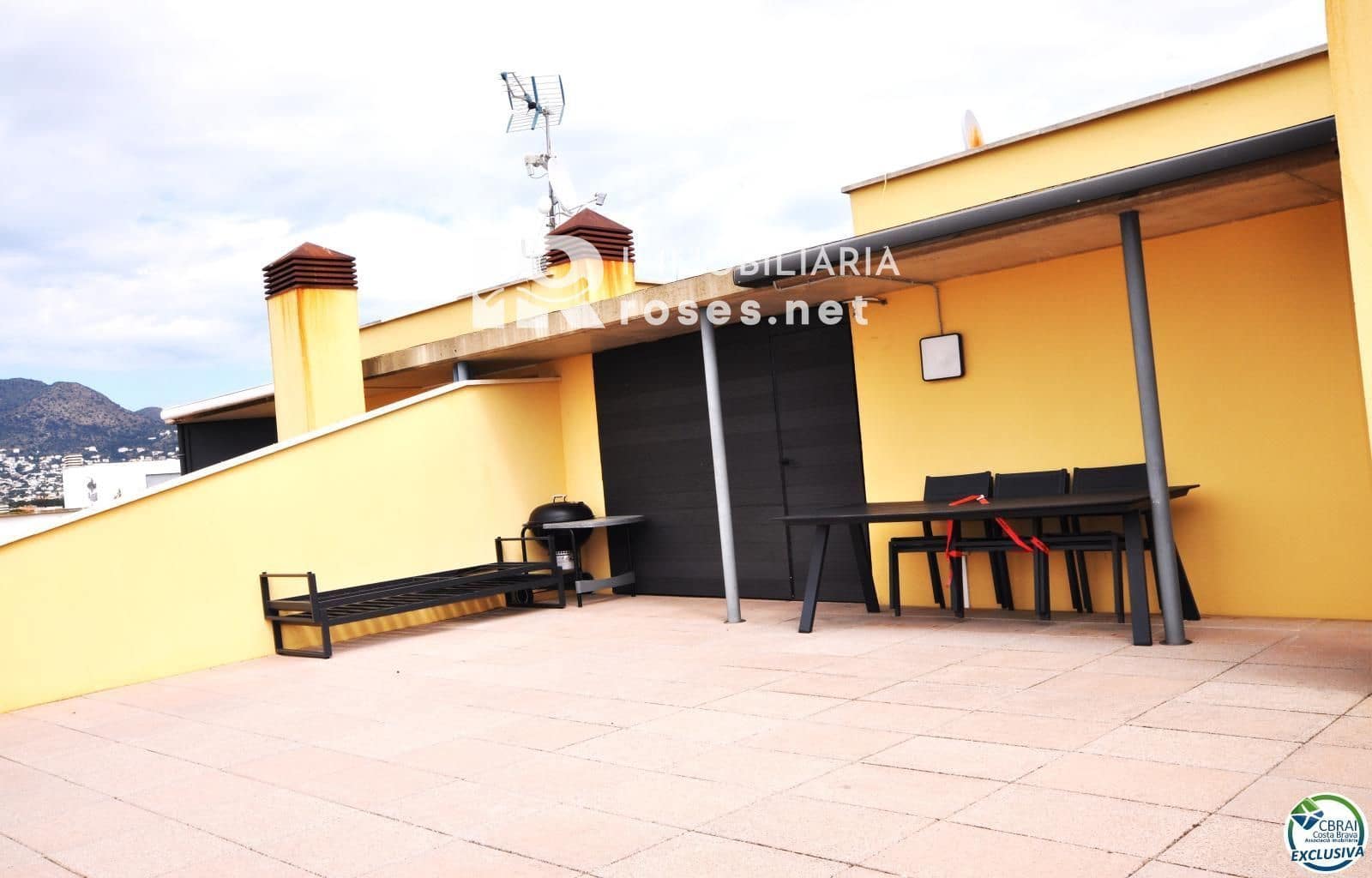 2 slaapkamer Flat te koop in Roses met zwembad - € 570.000 (Ref: 8905802)