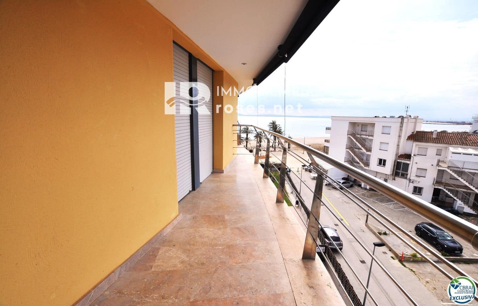 2 slaapkamer Flat te koop in Roses met zwembad - € 570.000 (Ref: 8905802)