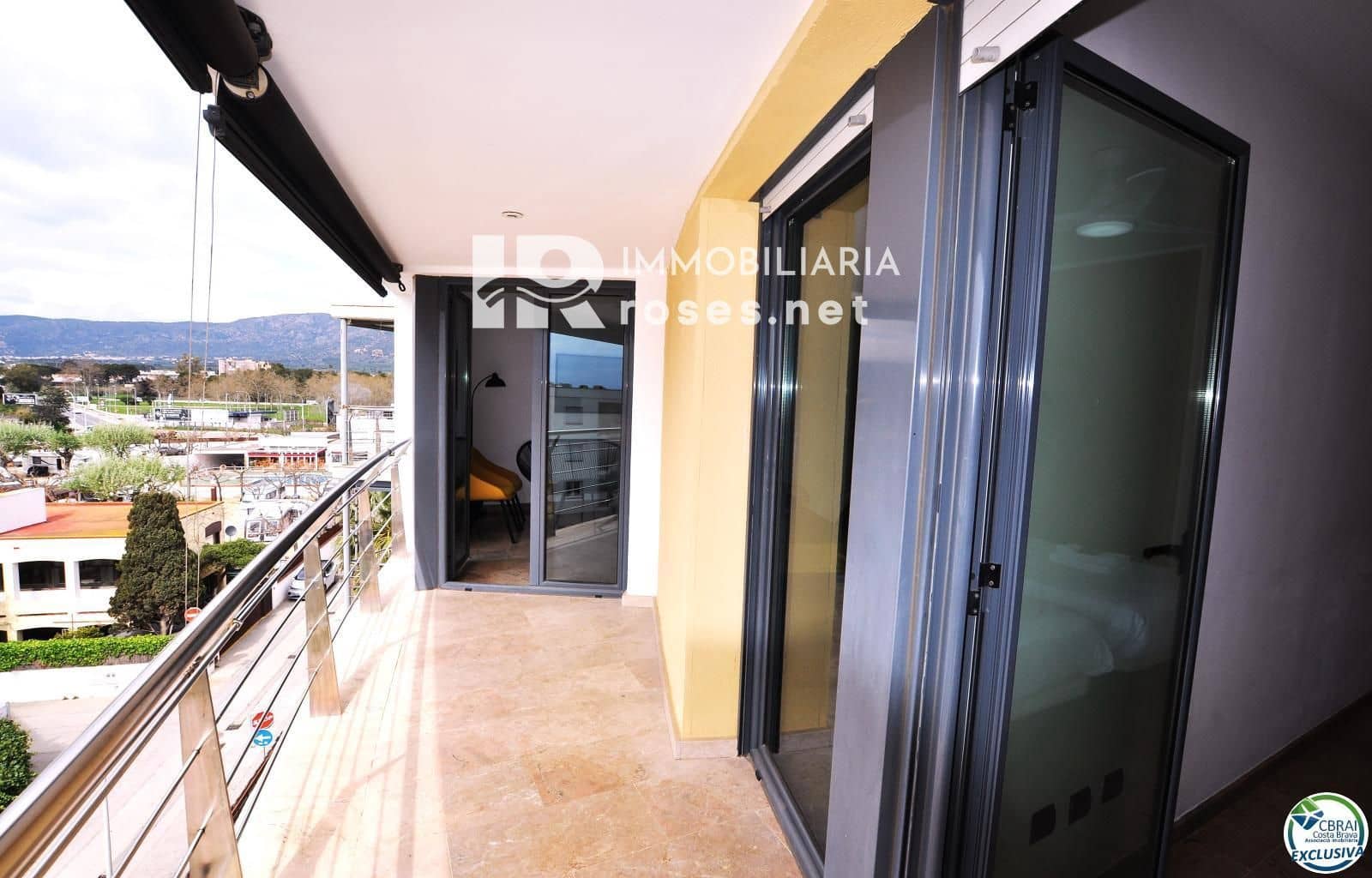 2 slaapkamer Flat te koop in Roses met zwembad - € 570.000 (Ref: 8905802)