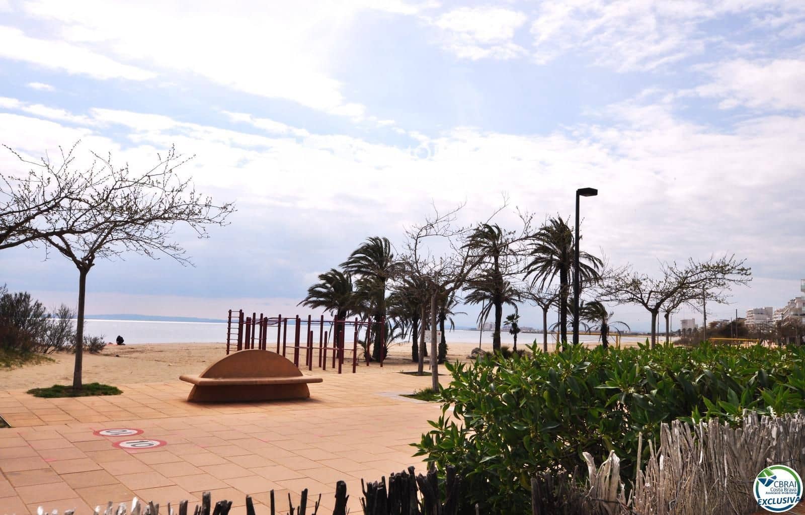 2 slaapkamer Flat te koop in Roses met zwembad - € 570.000 (Ref: 8905802)