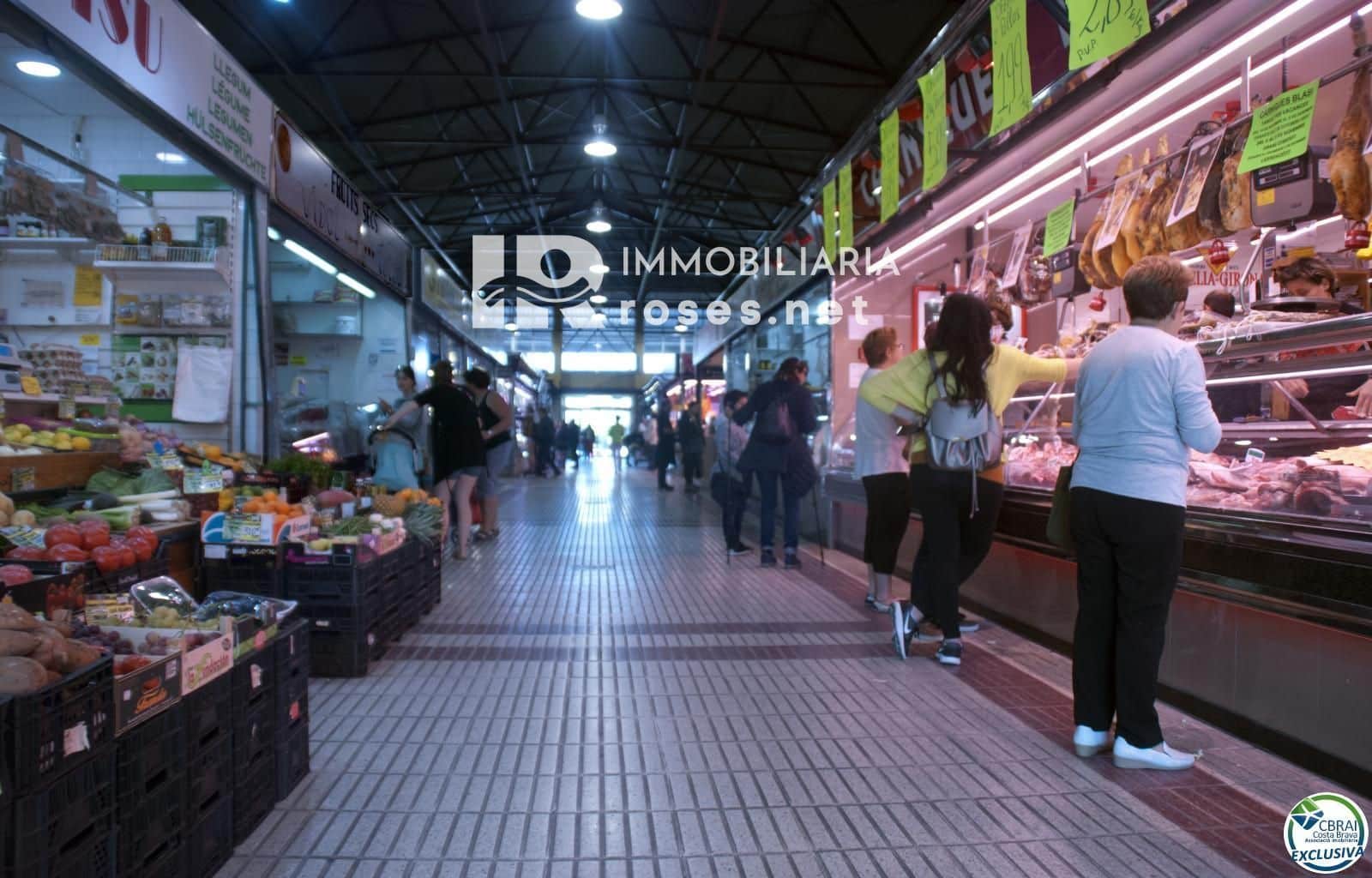 2 slaapkamer Flat te koop in Roses met zwembad - € 570.000 (Ref: 8905802)