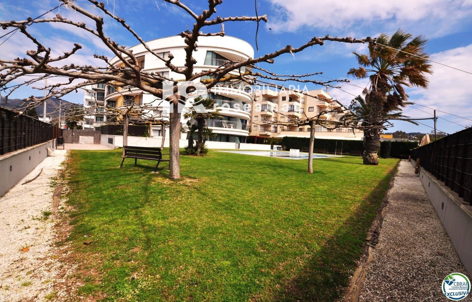 2 slaapkamer Flat te koop in Roses met zwembad - € 570.000 (Ref: 8905802)