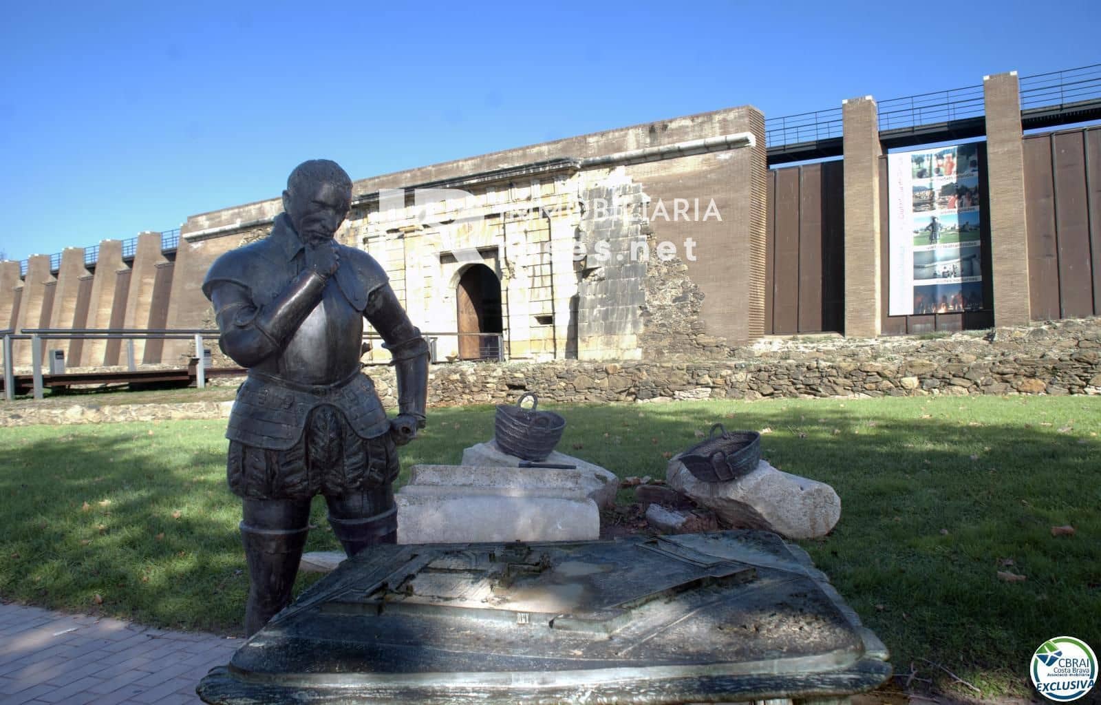 2 slaapkamer Flat te koop in Roses met zwembad - € 570.000 (Ref: 8905802)