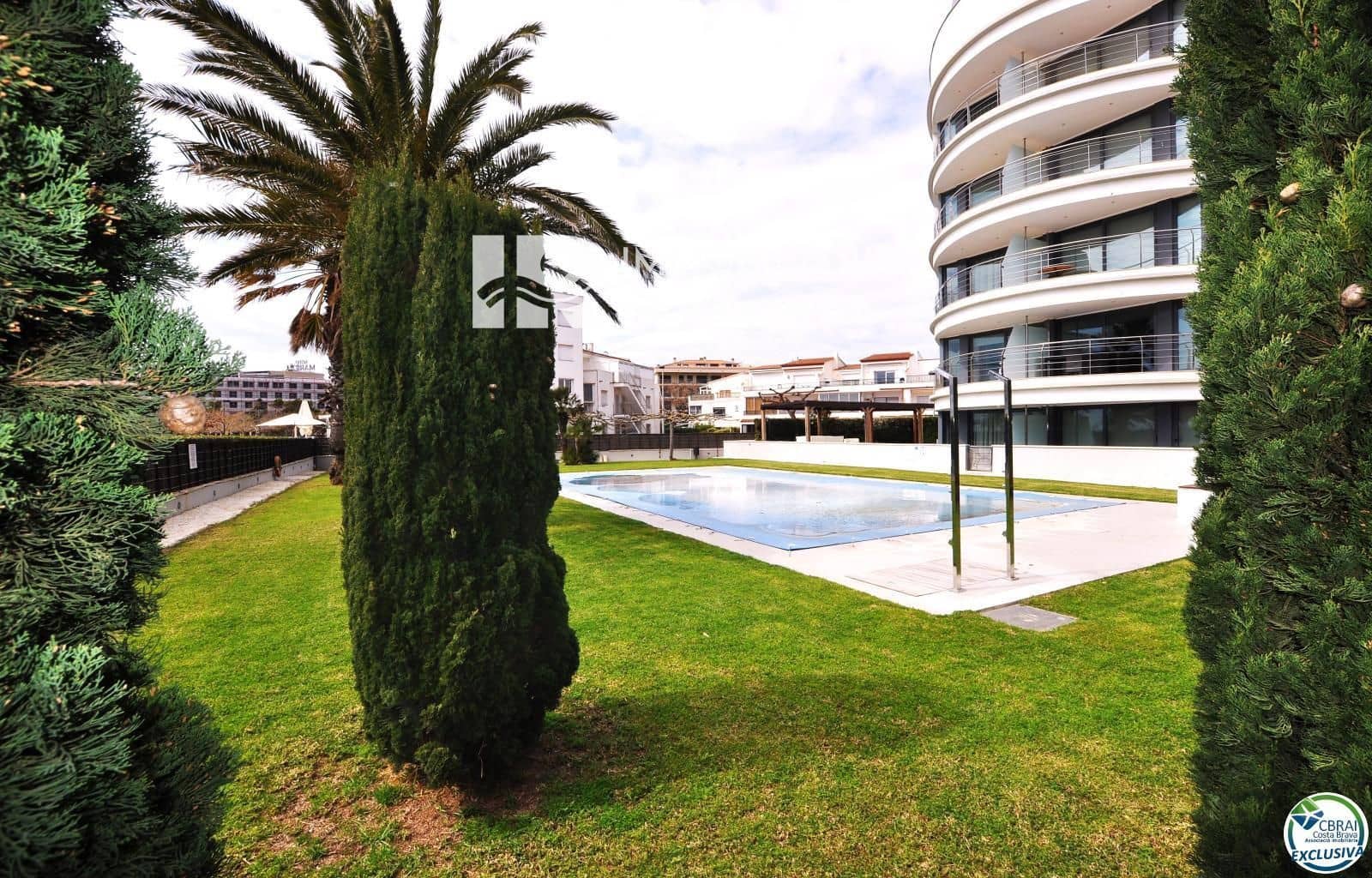 2 slaapkamer Flat te koop in Roses met zwembad - € 570.000 (Ref: 8905802)