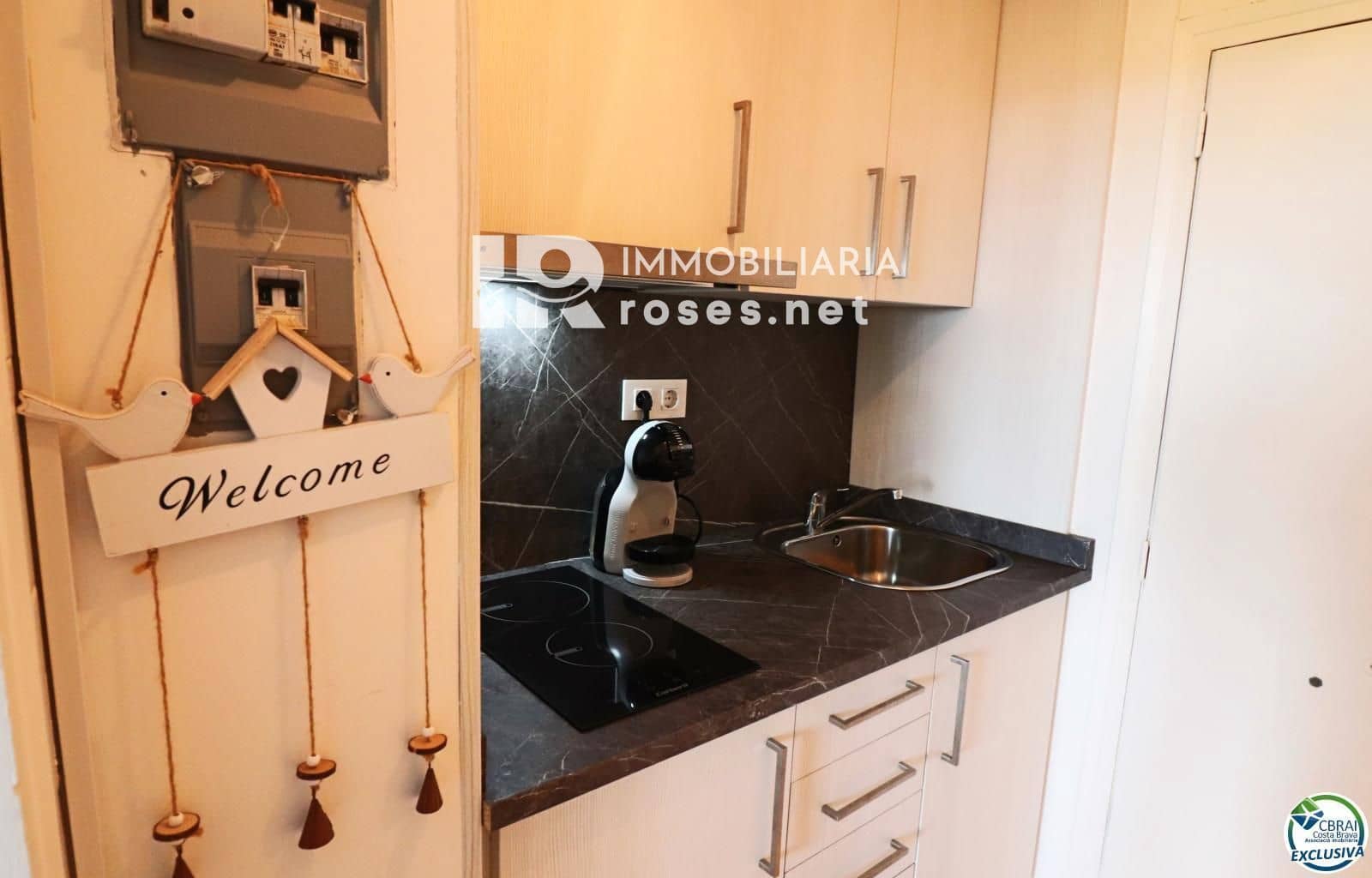 Flat for sale in Roses with pool - € 99,000 (Ref: 8913497)