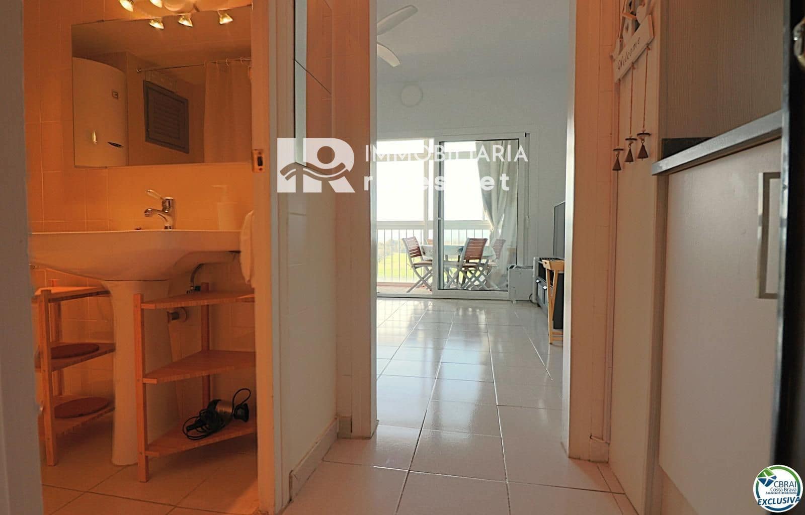 Flat for sale in Roses with pool - € 99,000 (Ref: 8913497)